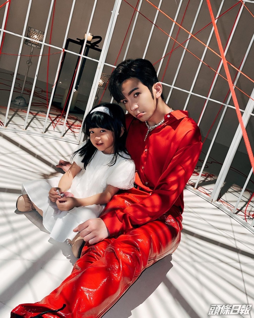 Anson Lo分享跟MV中的小妹妹合照派福利。